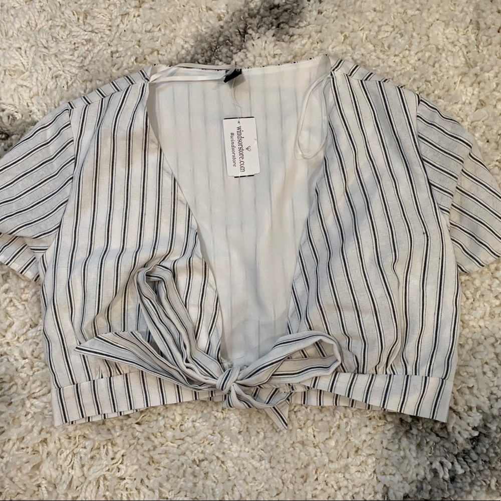 WINDSOR Tie Top - Picture 1 of 1